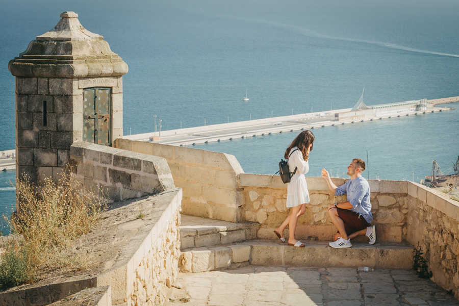 The proposal, pedida de mano en el Castillo de Santa Bárbar en Alicante