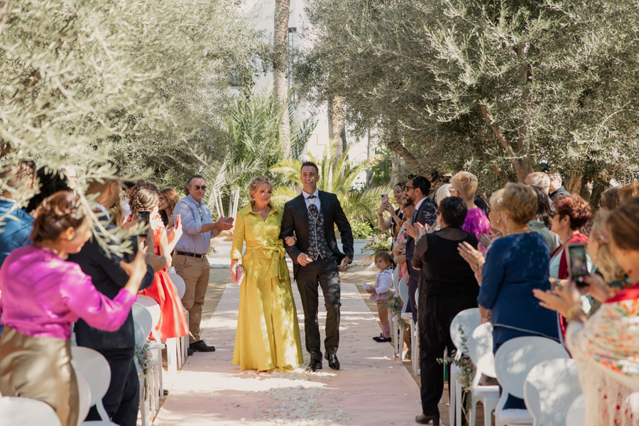 boda en Finca Villa Marconi de Die ceremonia entre olivos