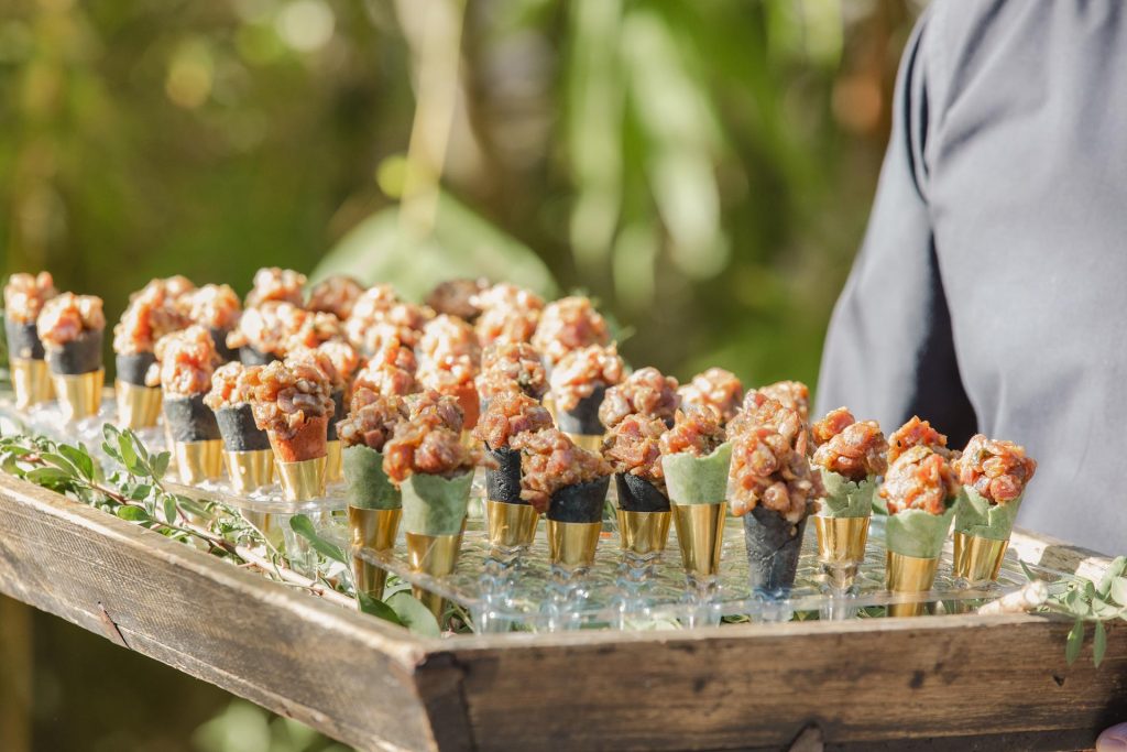 fotos de los platos del catering de bodas En Elche la Magrana Eventos 