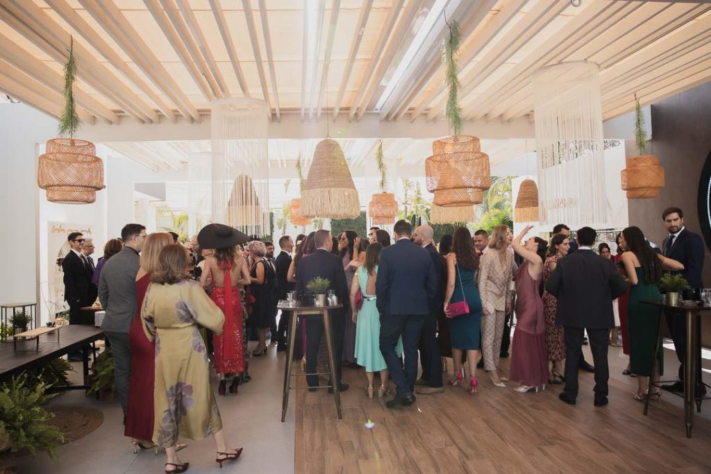 coctel en la pérgola en la Boda de Salones Canario