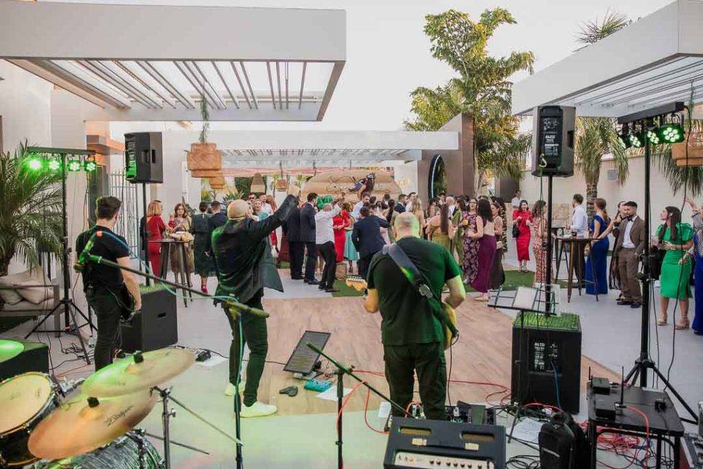 Música en vivo en la terraza de Salones Canario