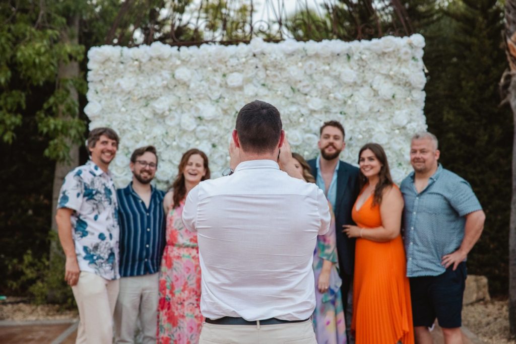 Wedding photographer in Alicante – group photo moment