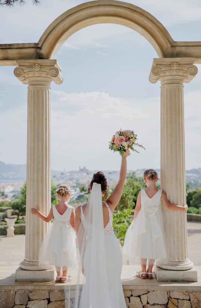summer wedding at Marqués de Montemolar