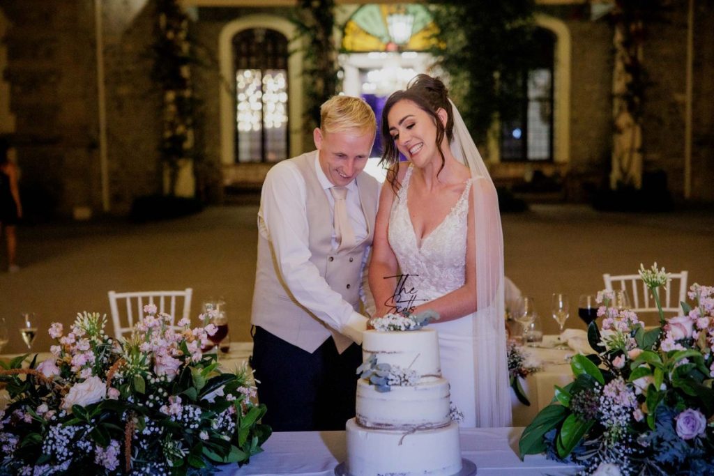 cut cake