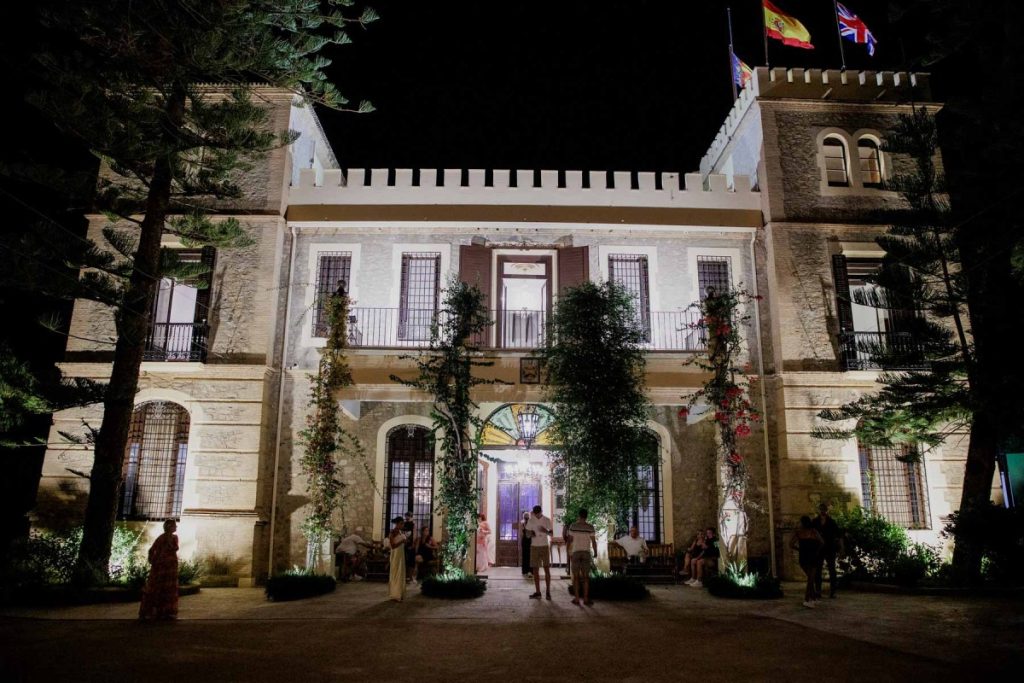 summer wedding at Marqués de Montemolar at night