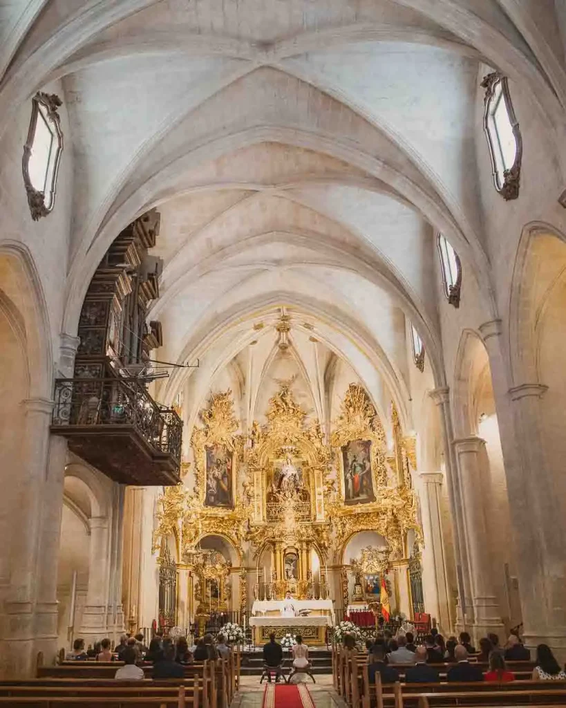 Interior Basílica de Santa María Alicante cúpula panorámica boda