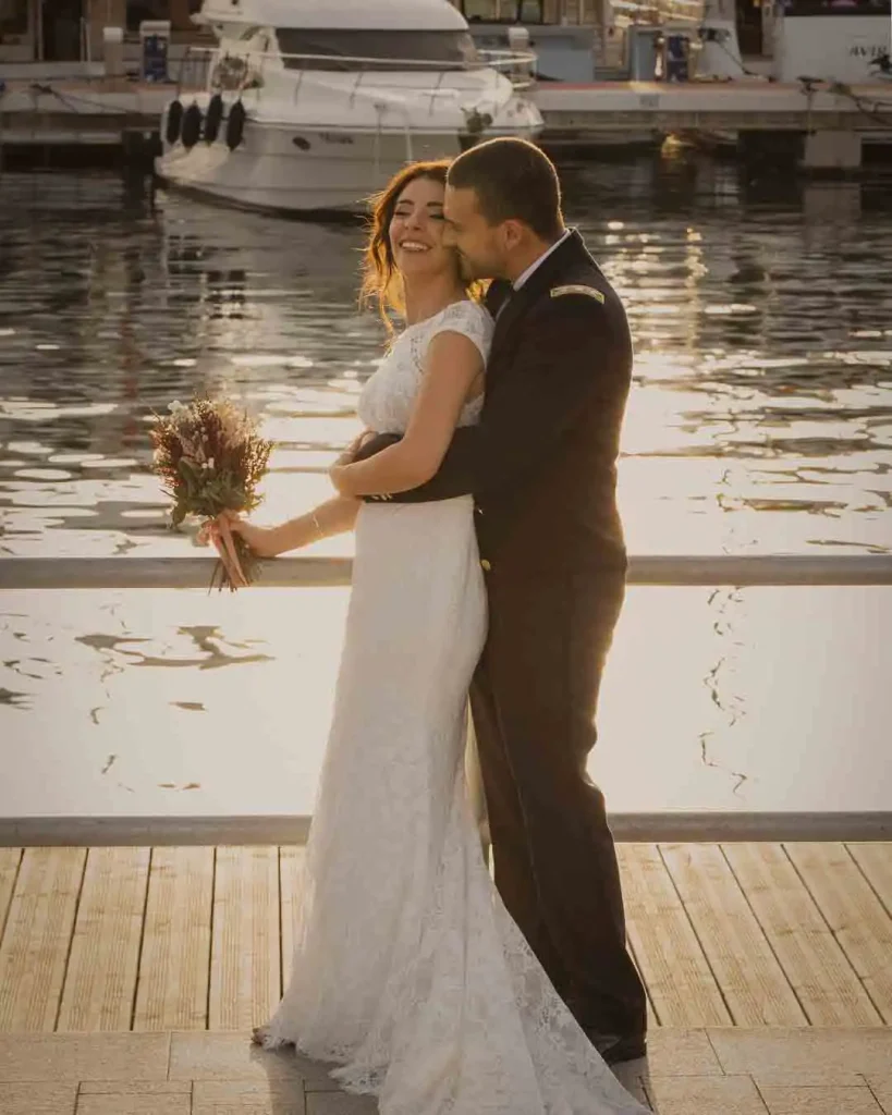 Golden Hour novios Puerto de Alicante boda militar atardecer